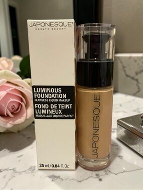 Japonesque Luminous Foundation - Shade 06